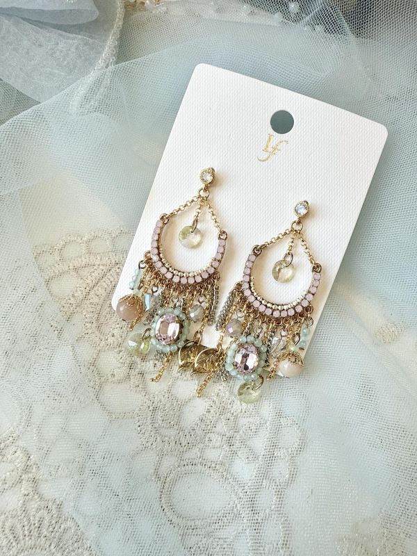 珠寶工設計波希米亞風垂墜耳環 