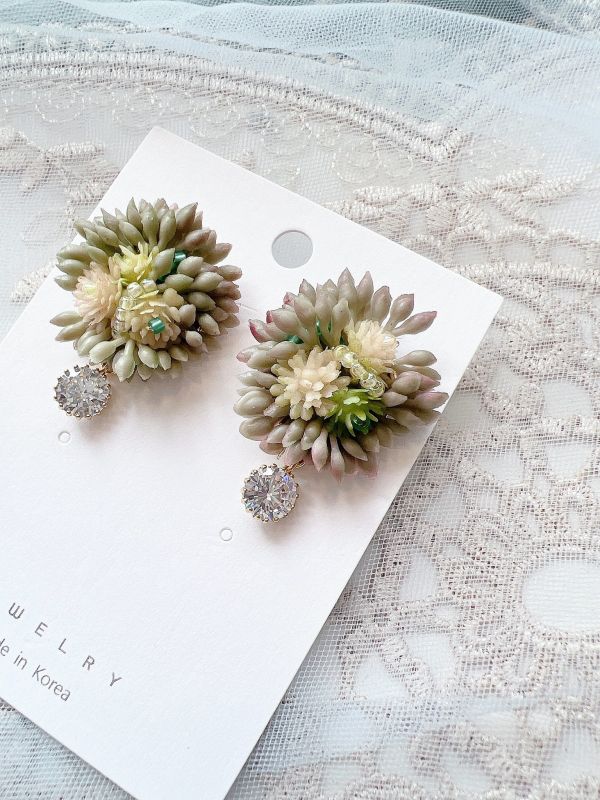 森林系水晶點綴樹酯小花垂墜鋯石鋼針耳環 