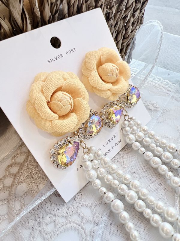 立體玫瑰蝴蝶結亮鑽垂墜珍珠大耳環 