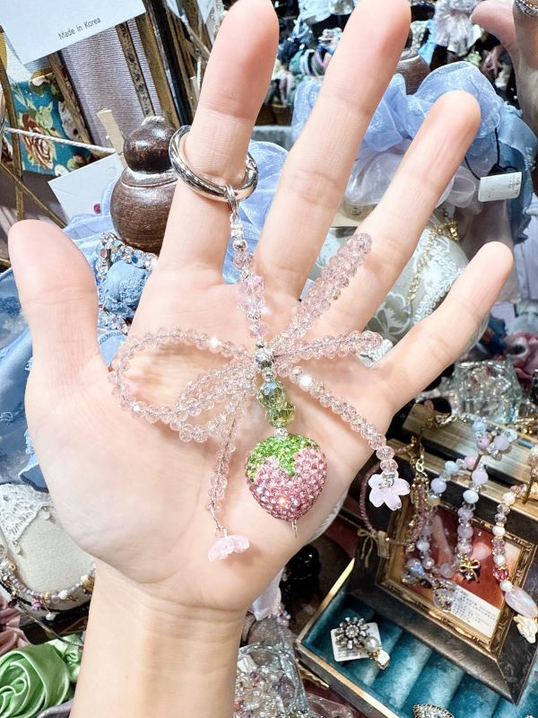 水晶蝴蝶結草莓掛飾/手機吊飾 