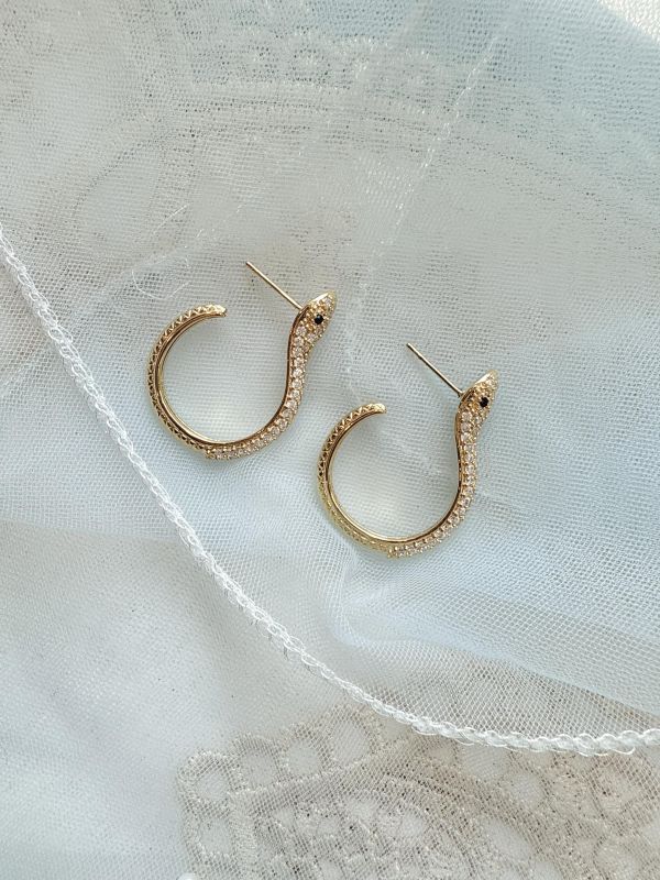 鋯石滿鑽蛇形立體耳環 