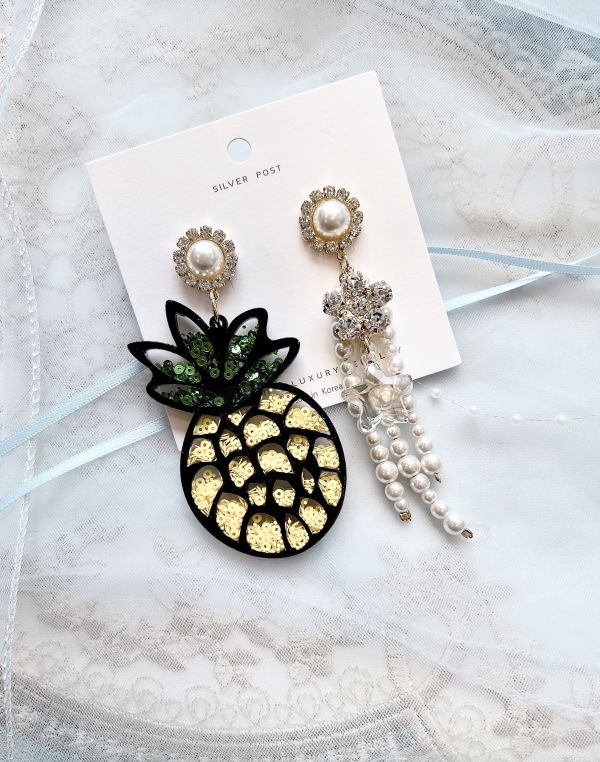 亮片壓克力大鳳梨不對稱童趣大耳環 