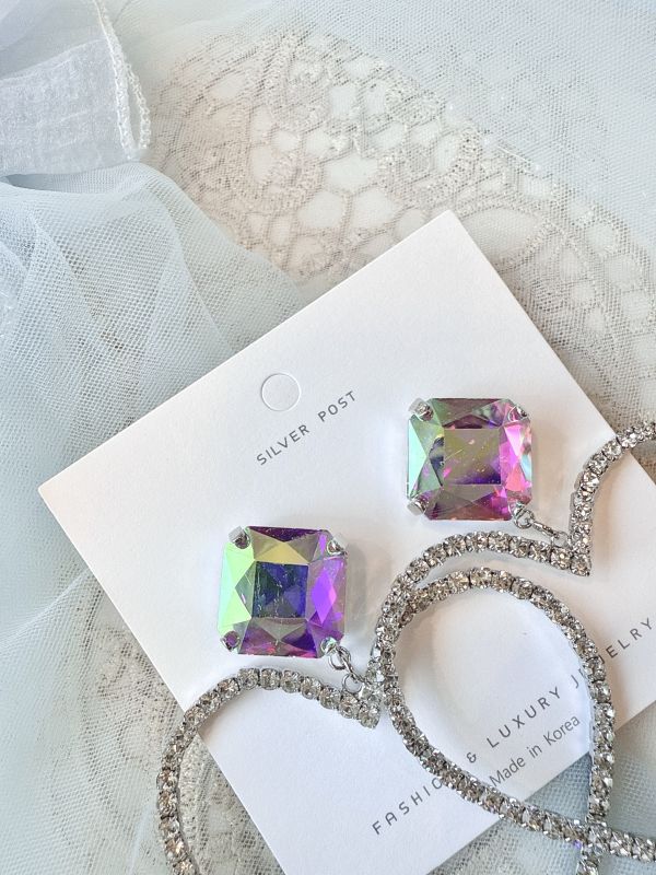 華貴彩鑽俐落愛心大耳環 