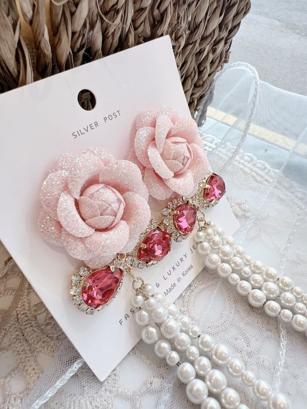 立體玫瑰蝴蝶結亮鑽垂墜珍珠大耳環 