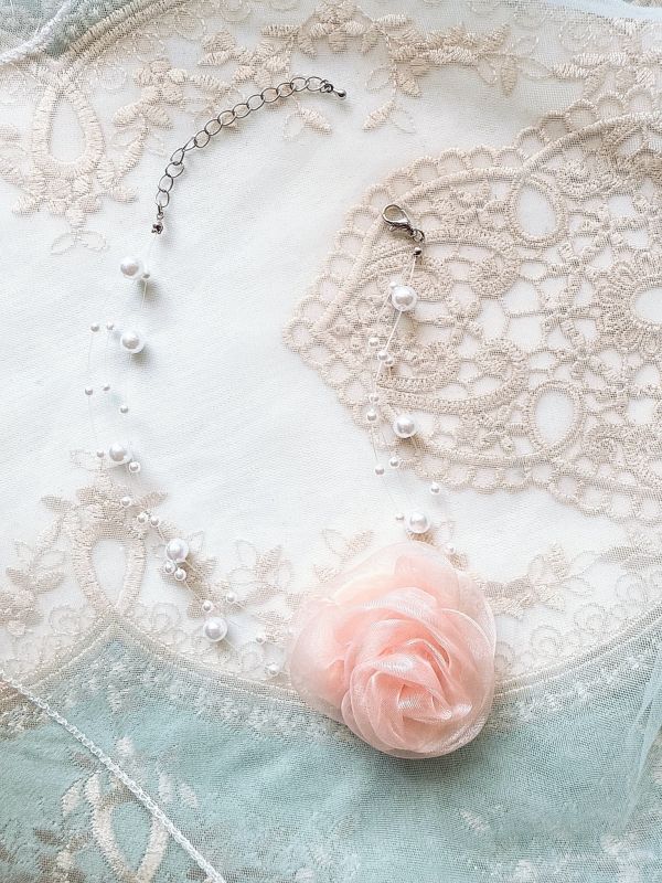 法式珍珠氣質柔感雪紡玫瑰頸鏈 