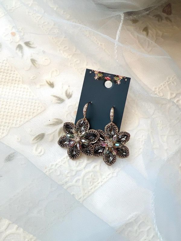 手工設計花型水晶鋯石耳勾式耳環 