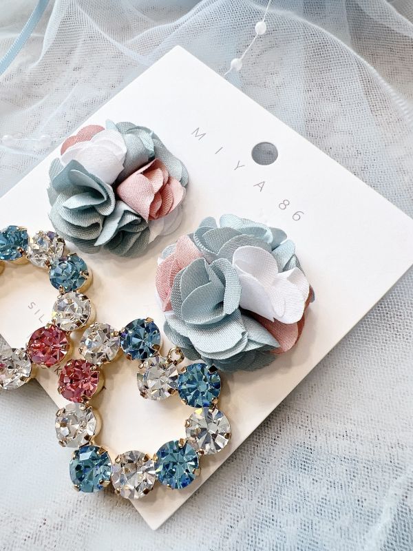 藍色棉質立體繡花球垂墜滿鑽鋼針大耳環 