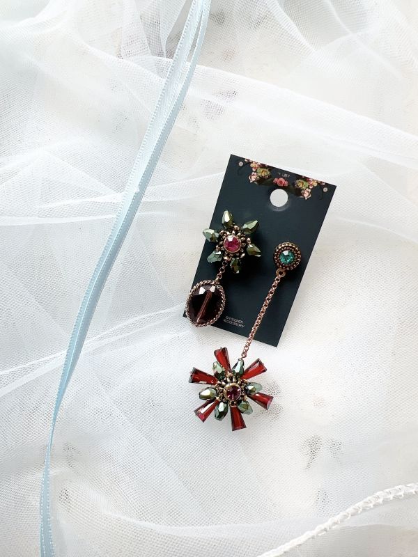 手工設計不對稱水晶造型耳環 