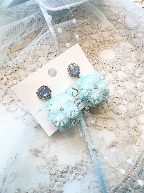 蛋白石花球小巧可愛銀針耳環 