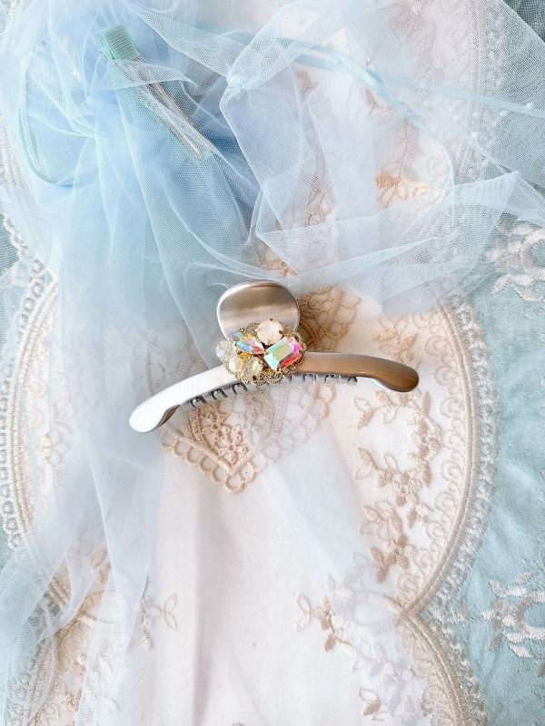 寶石彩光銀色抓夾 