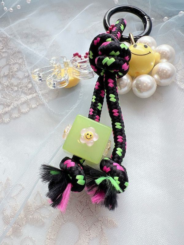 串珠微笑掛繩吊飾 