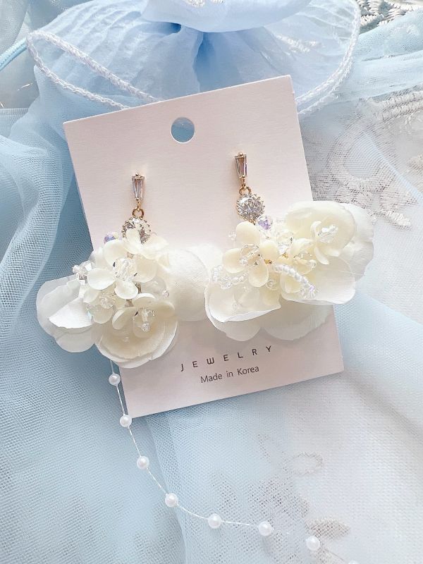 鋯石華麗水晶點綴樹酯花綻開造型鋼針耳環 