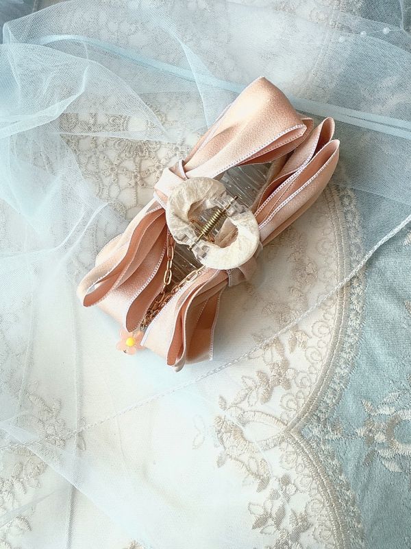 粉色素面垂墜小花蝴蝶結抓夾 