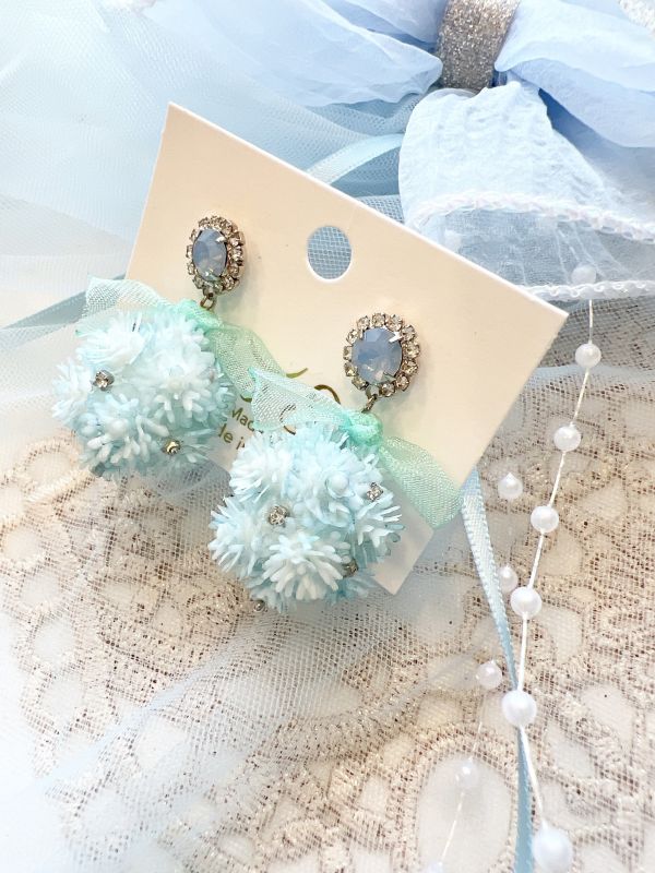 蛋白石花球小巧可愛銀針耳環 