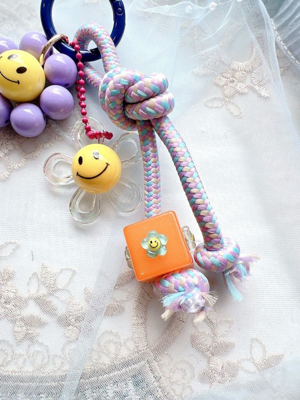 串珠微笑掛繩吊飾 