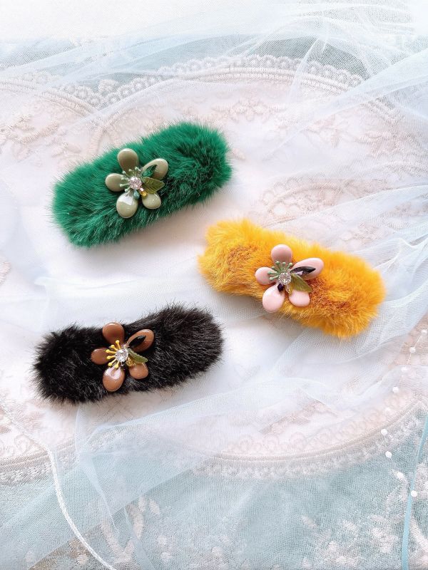 油滴盛開花朵點綴水晶森林系兔毛髮夾 