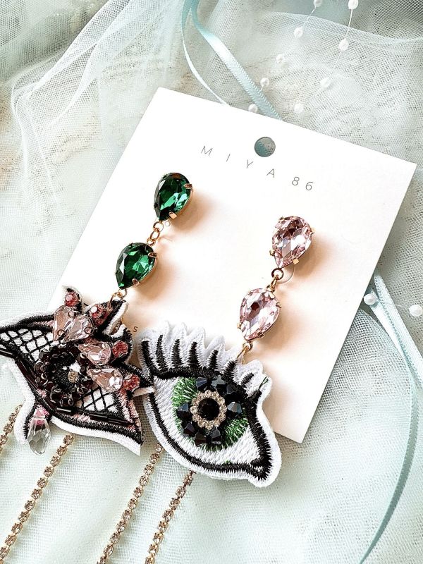 寶石撞色眼睛刺繡不對稱手工耳環 