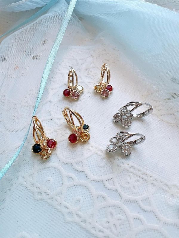 圈狀耳釦式鋯石小垂墜耳環 