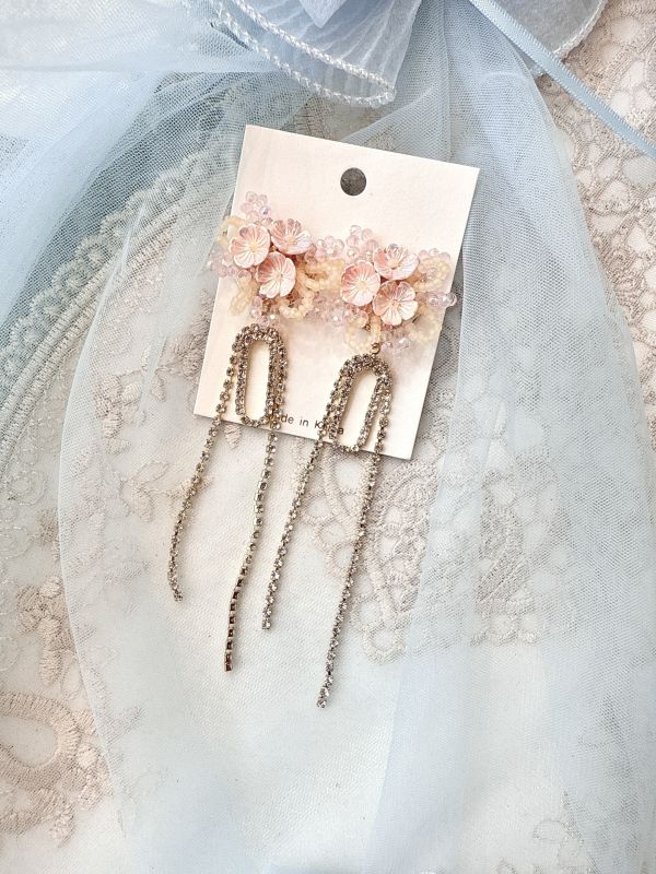 日系串珠花浪漫垂墜耳環 