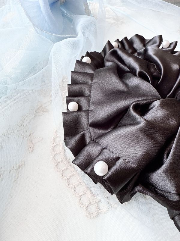 花邊領釘扣珍珠髮束 