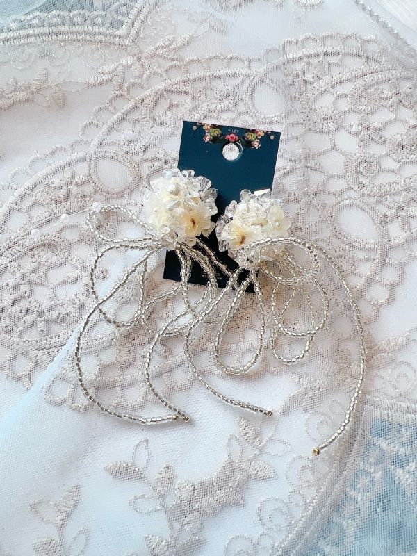 水晶繡花球蝴蝶結串珠垂墜銀針耳環 