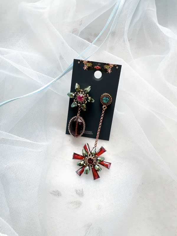 手工設計不對稱水晶造型耳環 