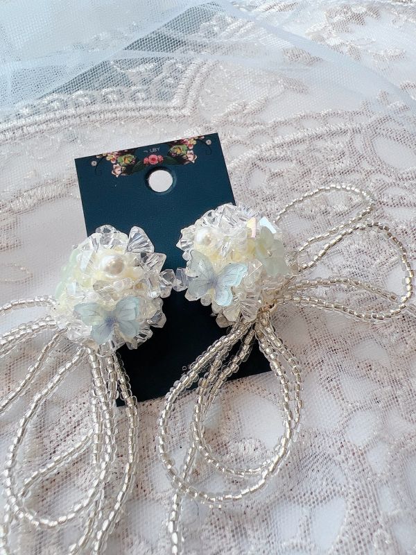 水晶繡花球蝴蝶結串珠垂墜銀針耳環 