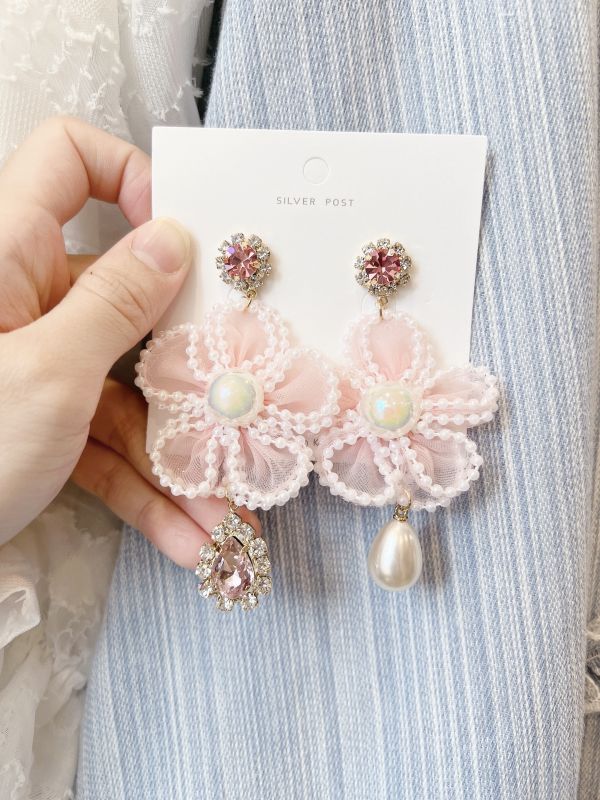 雙層珍珠邊粉色可愛小花鋼針大耳環 