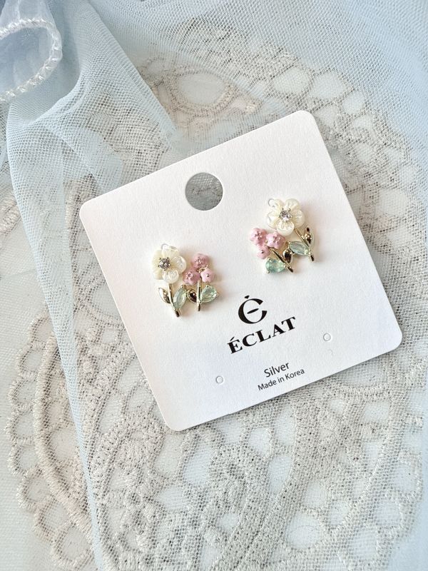 精緻小巧花朵耳環 