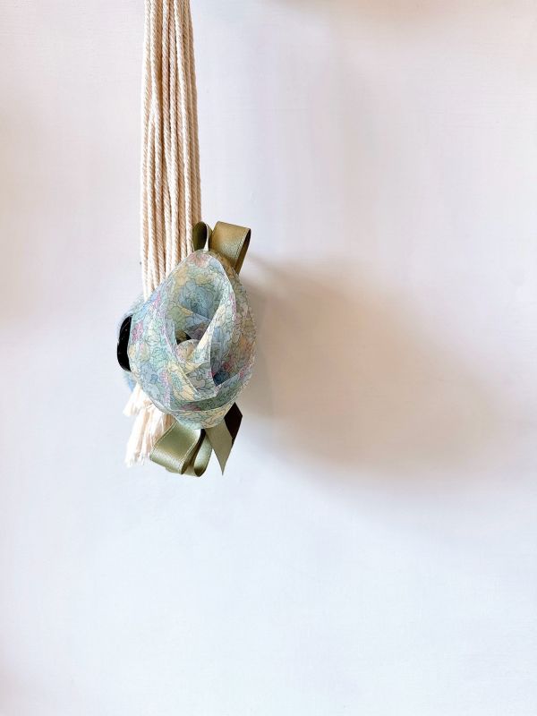 緞帶雪紡大花朵珍珠花蕊大抓夾 