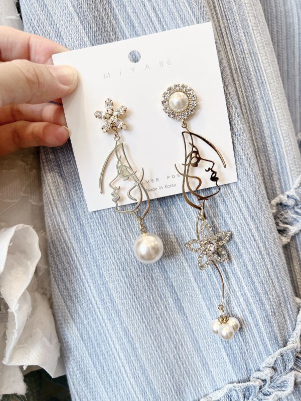 不對稱線條型側臉垂墜大耳環 