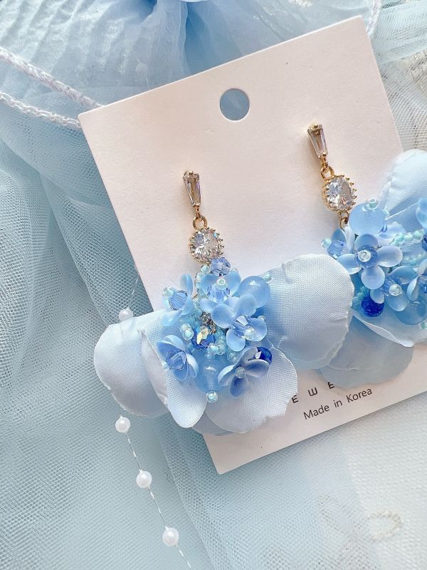 鋯石華麗水晶點綴樹酯花綻開造型鋼針耳環 