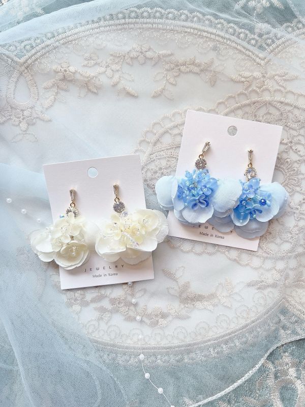 鋯石華麗水晶點綴樹酯花綻開造型鋼針耳環 