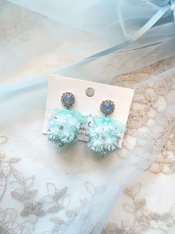 蛋白石花球小巧可愛銀針耳環 