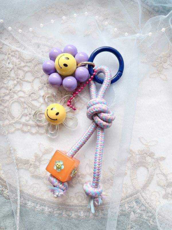 串珠微笑掛繩吊飾 