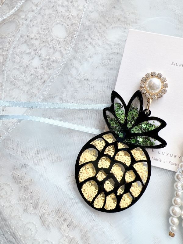 亮片壓克力大鳳梨不對稱童趣大耳環 