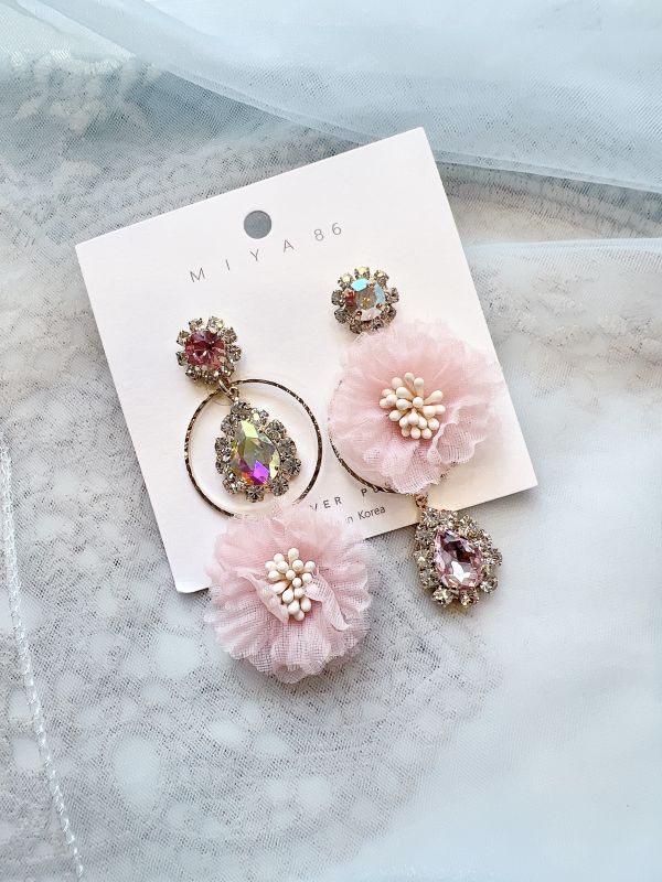 閃鑽雪紡小花不對稱氣質耳環 