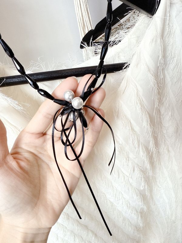 黑色高雅水晶珍珠交織蝴蝶結設計項鍊 