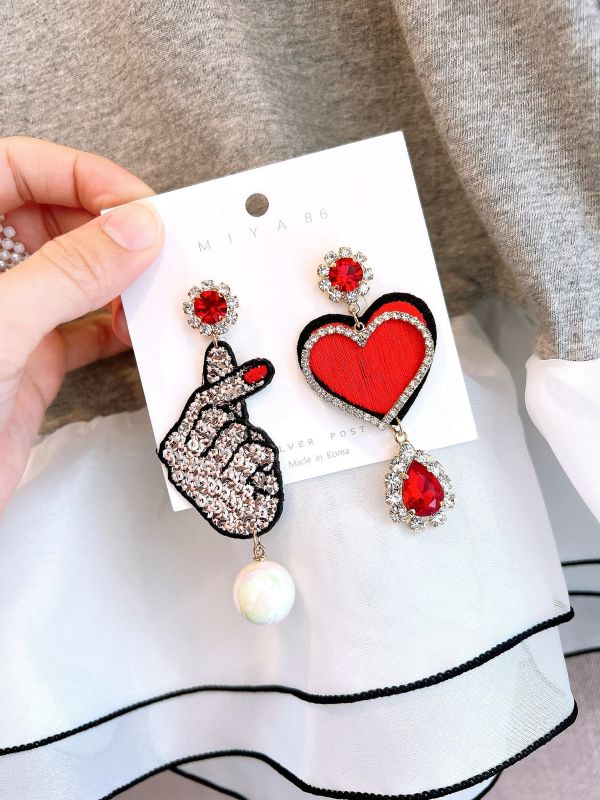 手比愛心亮片刺繡手工設計大耳環 