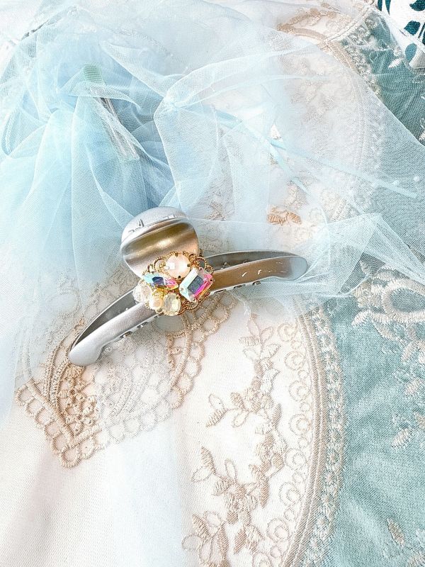 寶石彩光銀色抓夾 