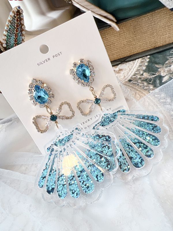 海洋藍壓克力貝殼亮片滿鑽耳環 