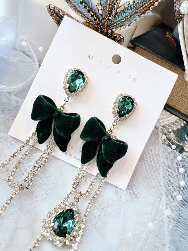 絨面硬板蝴蝶結垂墜水鑽大耳環 