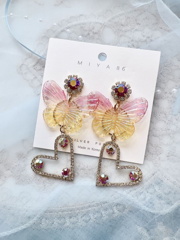 樹酯漸層蝴蝶垂墜式鋼針大耳環 