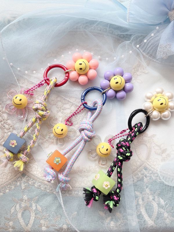串珠微笑掛繩吊飾 
