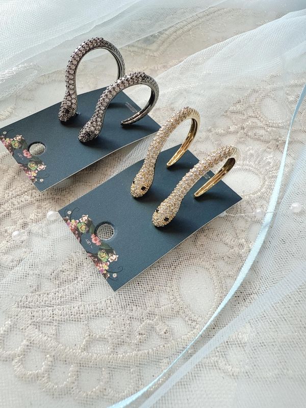 鋯石滿鑽蛇形立體耳環 