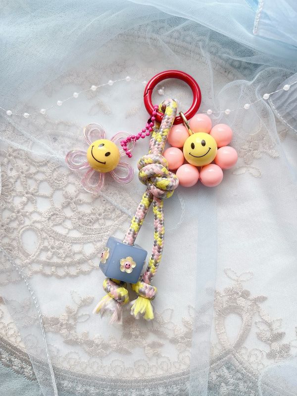 串珠微笑掛繩吊飾 