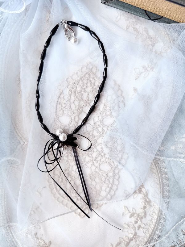 黑色高雅水晶珍珠交織蝴蝶結設計項鍊 