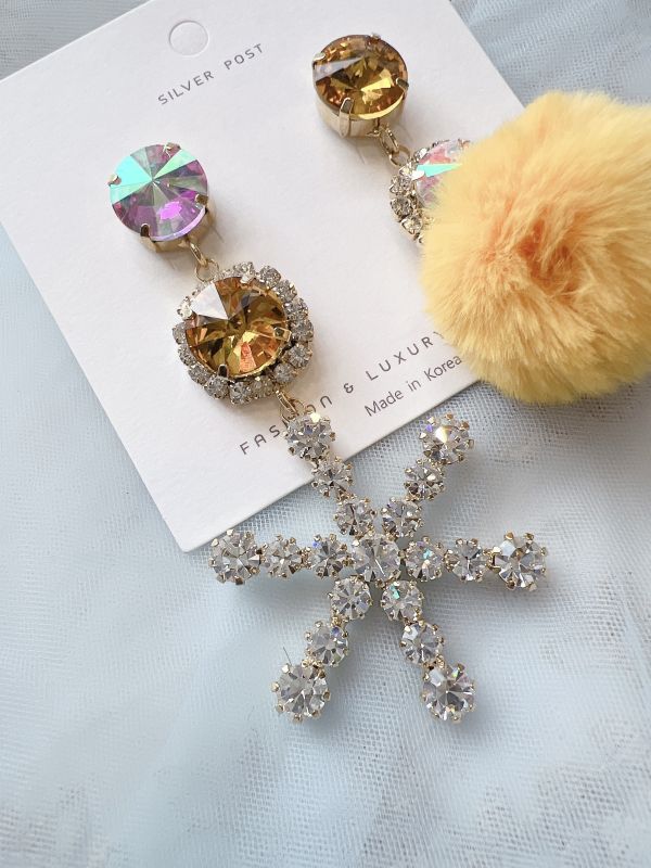 華麗閃鑽雪花毛球鋼針大耳環（黃色） 
