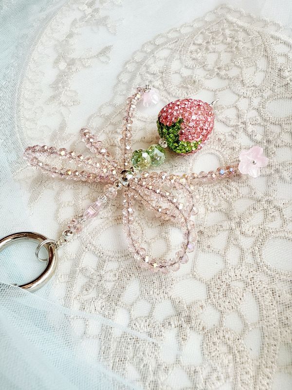 水晶蝴蝶結草莓掛飾/手機吊飾 