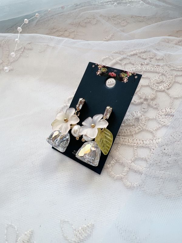 鋯石樹酯鈴鐺造型花朵鋼針耳環 